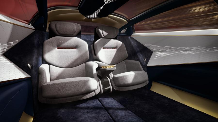 Интерьер Aston Martin Lagonda Vision Concept 2018 года  (фото 7 из 28)